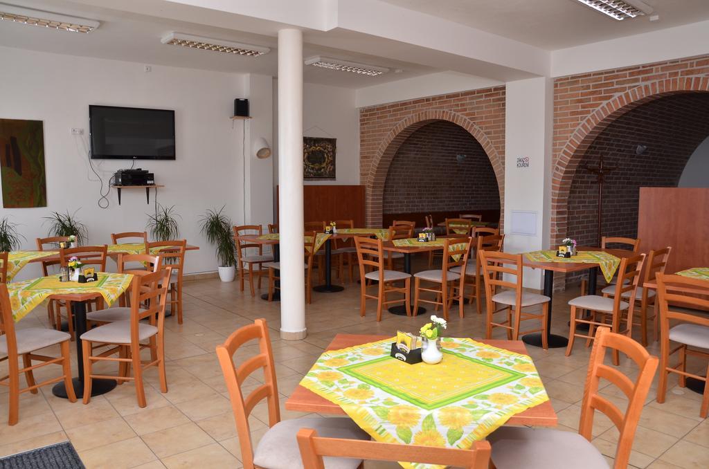 Hotel Ruzeny Hustopeče Esterno foto