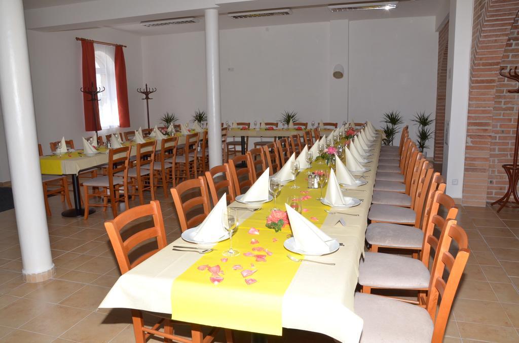 Hotel Ruzeny Hustopeče Esterno foto