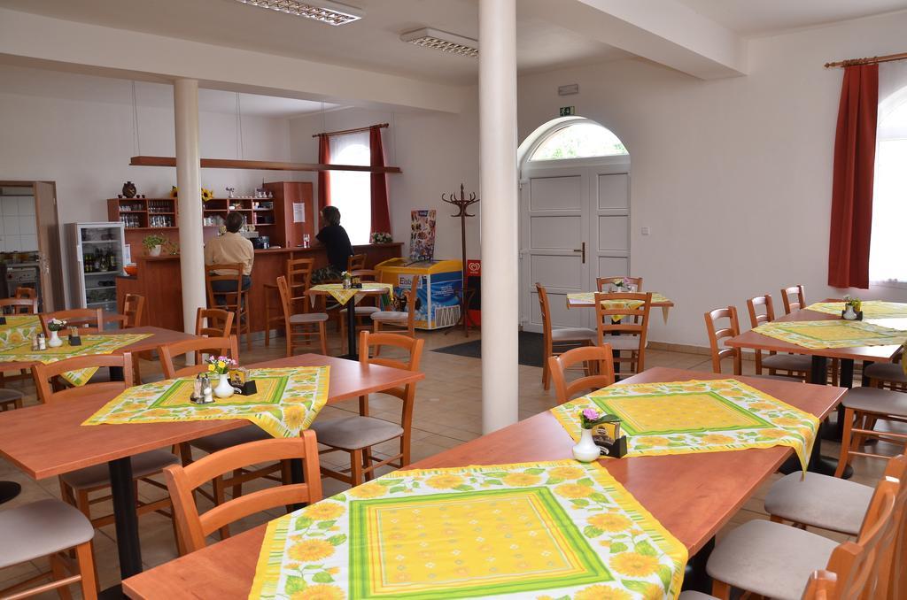 Hotel Ruzeny Hustopeče Esterno foto